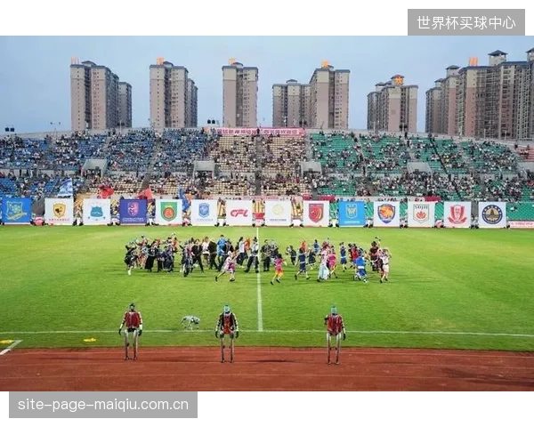 2026赛季女超联赛揭幕战吸引了超过24000名观众,刷新了国内女子职业联赛的上座纪录 2026赛季女超联赛揭幕战吸引了超过24000名观众,刷新了国内女子职业联赛的上座纪录